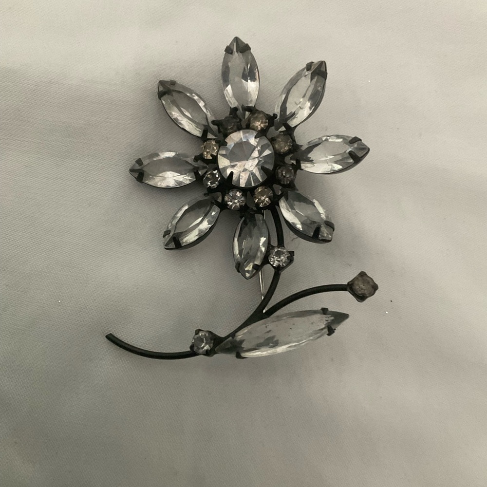 Vintage Elegant Crystal rhinestone Japanned enamel Flower Brooch